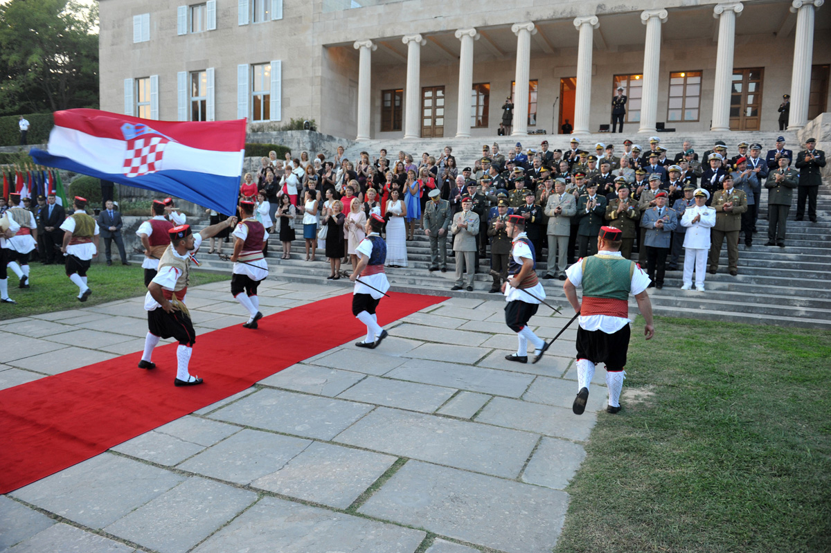 https://www.morh.hr/wp-content/gallery/svecano-otvorena-konferencija-vojnog-odbora-nato-a-u-splitu/nato_16092016_24.jpg