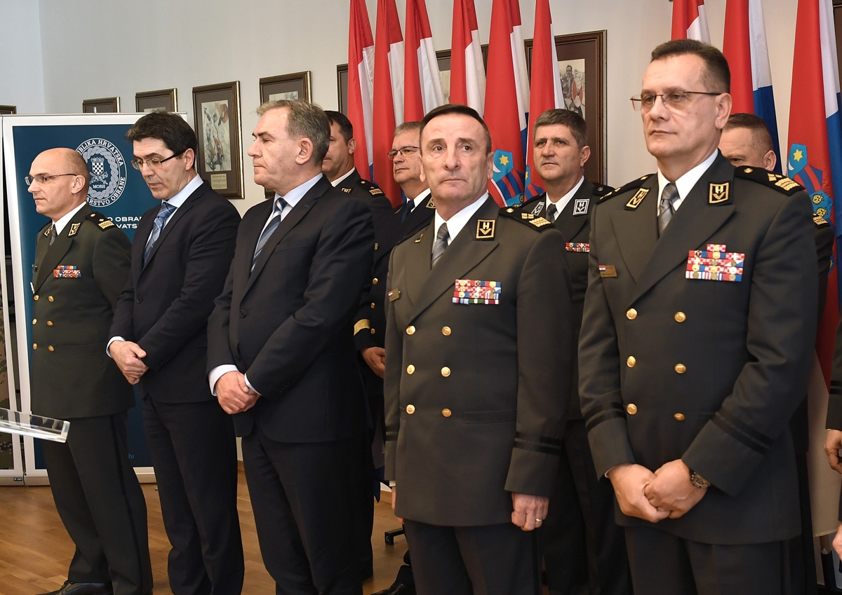 https://www.morh.hr/wp-content/gallery/svecanost-povodom-umirovljenja-generala-i-brigadira-osrh/umirovljenje_generala_i_brigadira_220219_01.jpg