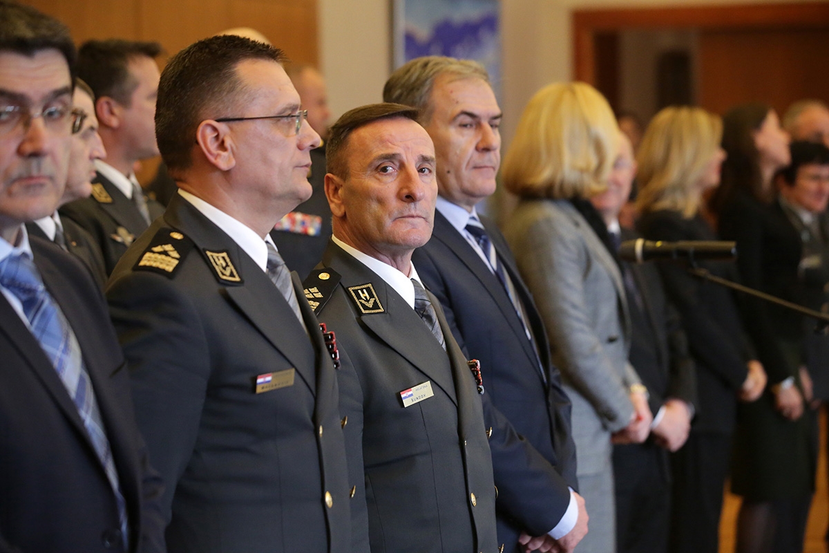 https://www.morh.hr/wp-content/gallery/svecanost-povodom-umirovljenja-generala-i-brigadira-osrh/umirovljenje_generala_i_brigadira_220219_25.jpg