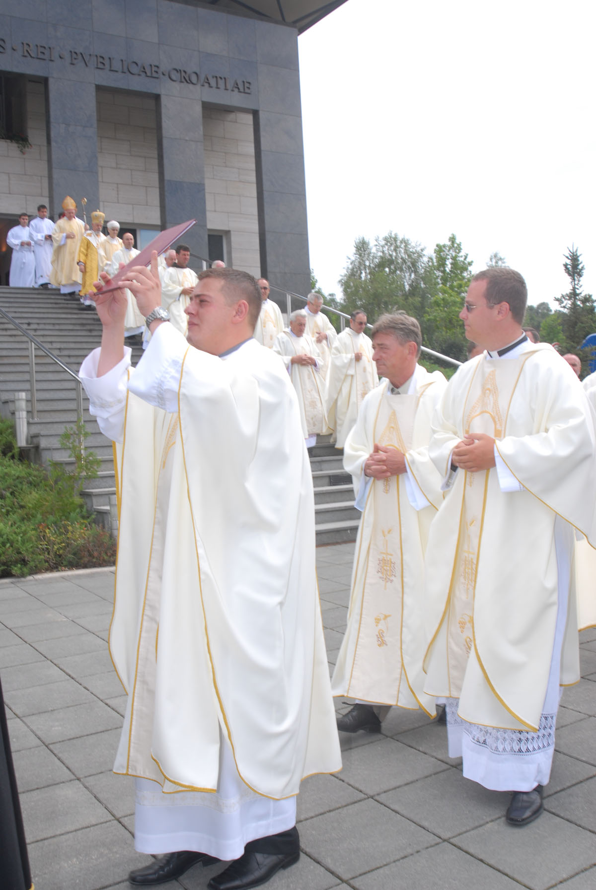 https://www.morh.hr/wp-content/gallery/sveta-misa-povodom-dana-vojnog-ordinarijata-i-zatitnice-vojne-biskupije/misa_20100804_4.jpg