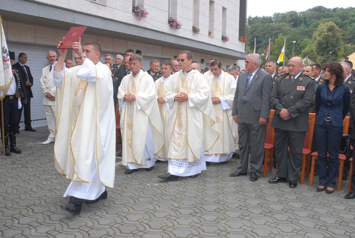 https://www.morh.hr/wp-content/gallery/sveta-misa-povodom-dana-vojnog-ordinarijata-i-zatitnice-vojne-biskupije/misa_20100804_7.jpg