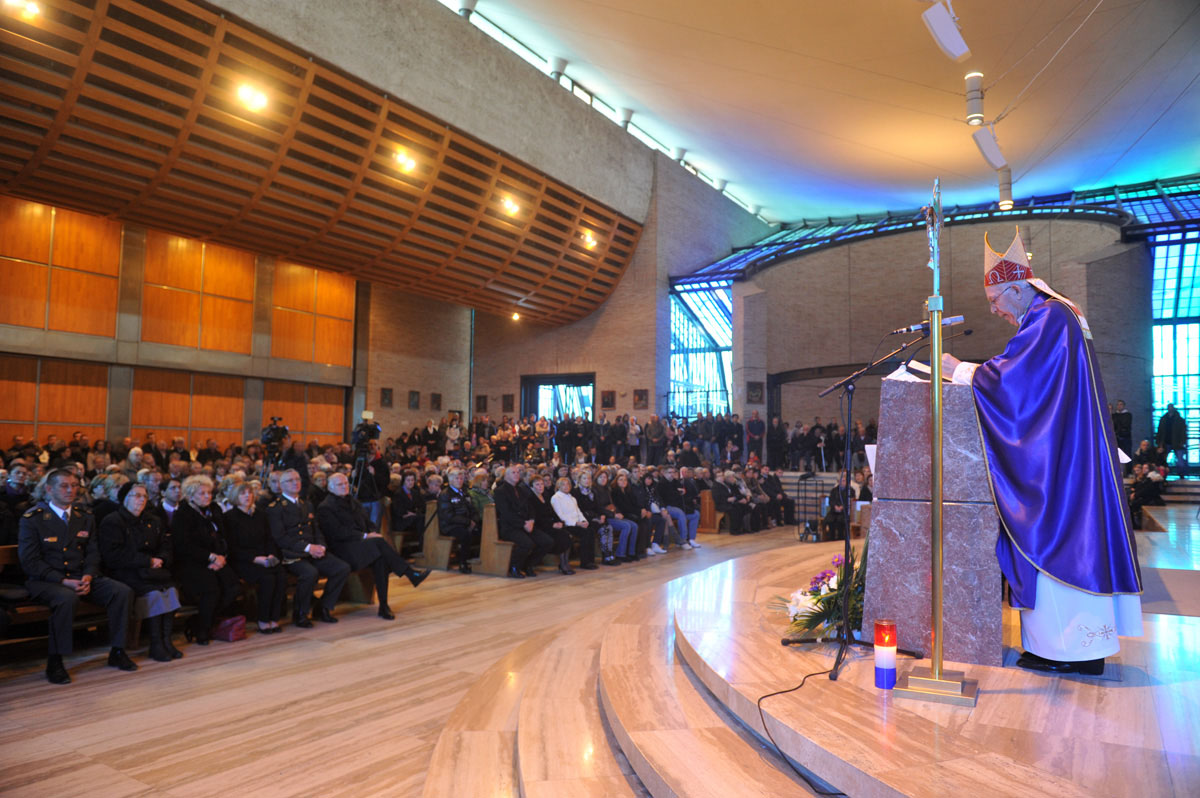 https://www.morh.hr/wp-content/gallery/sveta-misa-za-poginule-branitelje-iz-domovinskog-rata/misa_02112014_03.jpg