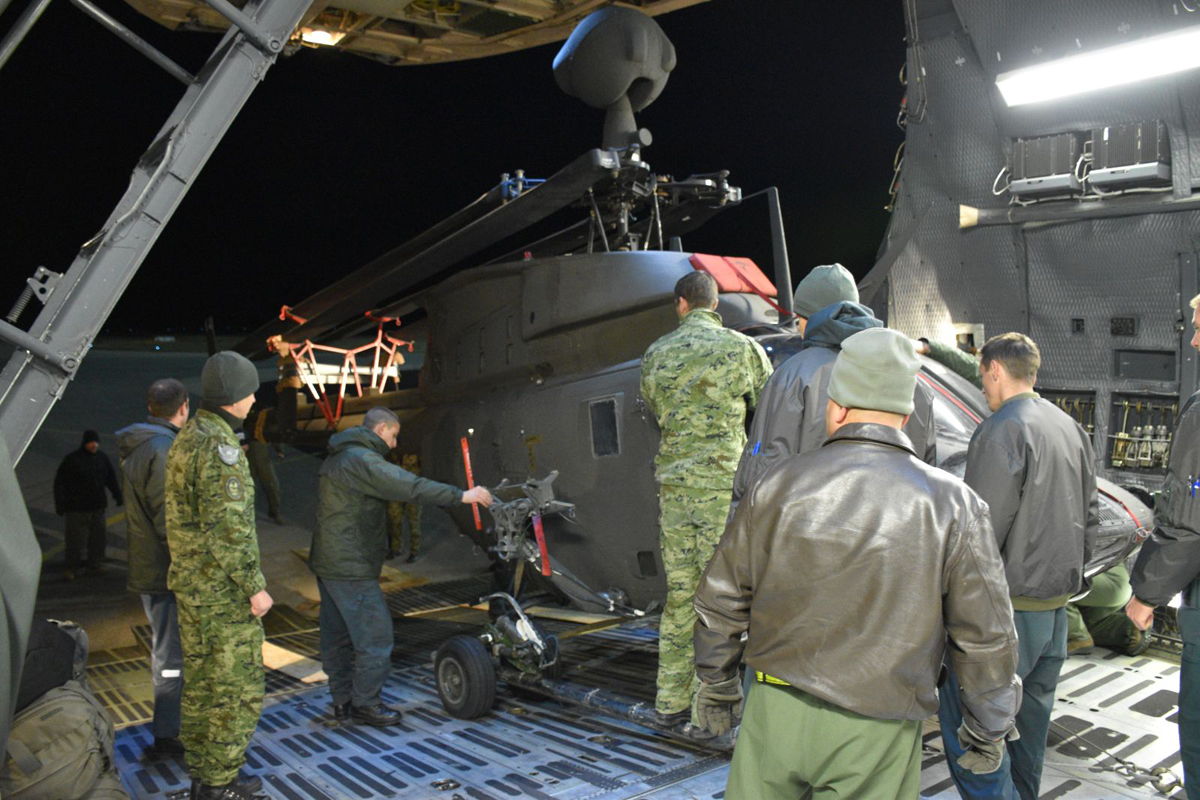 https://www.morh.hr/wp-content/gallery/svi-helikopteri-kiowa-warrior-dopremljeni-u-bazu-zemunik/kiowa_03122016_07.jpg