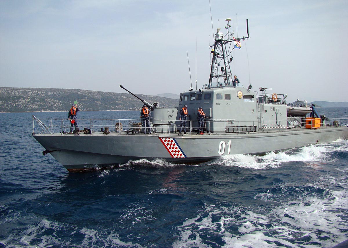https://www.morh.hr/wp-content/gallery/takticka-vjezba-bojnog-gadanja-obalne-straze-rh-i-flotile-hrm/flotila_03042014_01.jpg