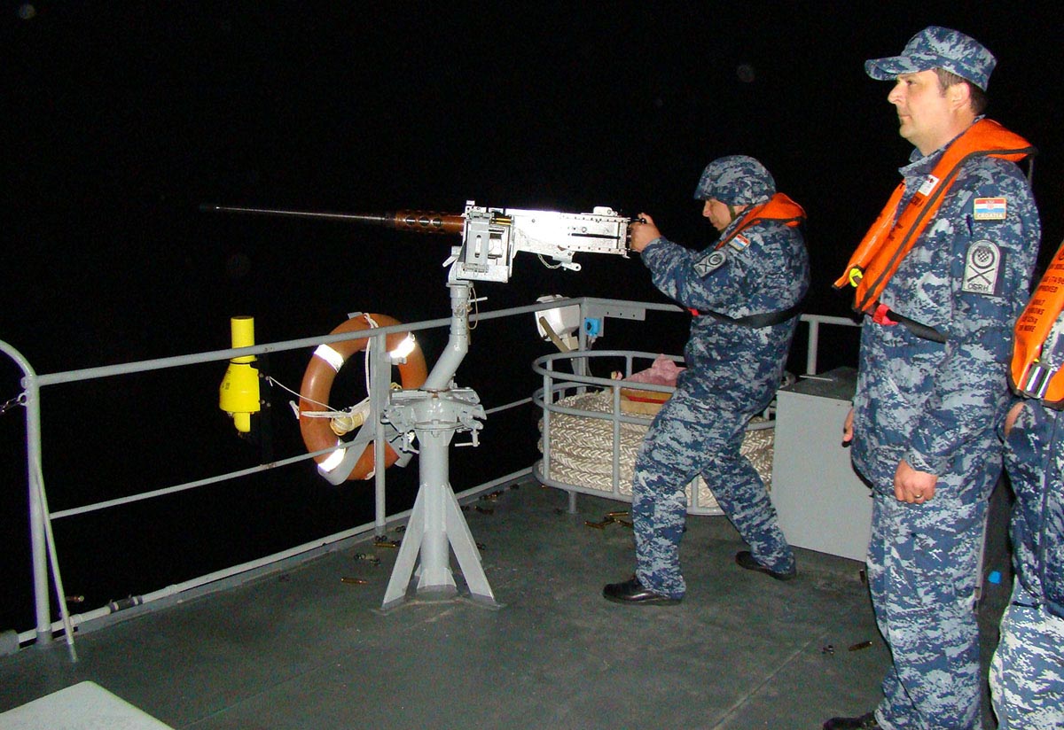 https://www.morh.hr/wp-content/gallery/takticka-vjezba-bojnog-gadanja-obalne-straze-rh-i-flotile-hrm/flotila_03042014_05.jpg