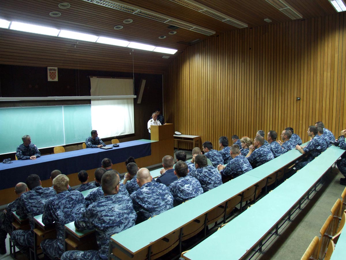 https://www.morh.hr/wp-content/gallery/teaj-za-ovlatene-osobe-obalne-strae-rh/ostrh_23052013_3.jpg