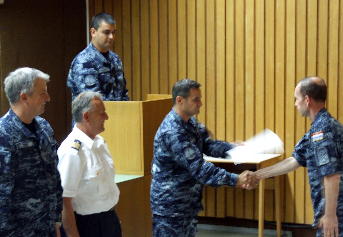 https://www.morh.hr/wp-content/gallery/teaj-za-ovlatene-osobe-obalne-strae-rh/ostrh_23052013_4.jpg
