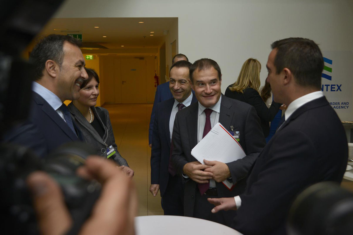 https://www.morh.hr/wp-content/gallery/tematski-sastanak-o-meduagencijskoj-suradnji-u-zastiti-granica/frontex_10102016_1.jpg