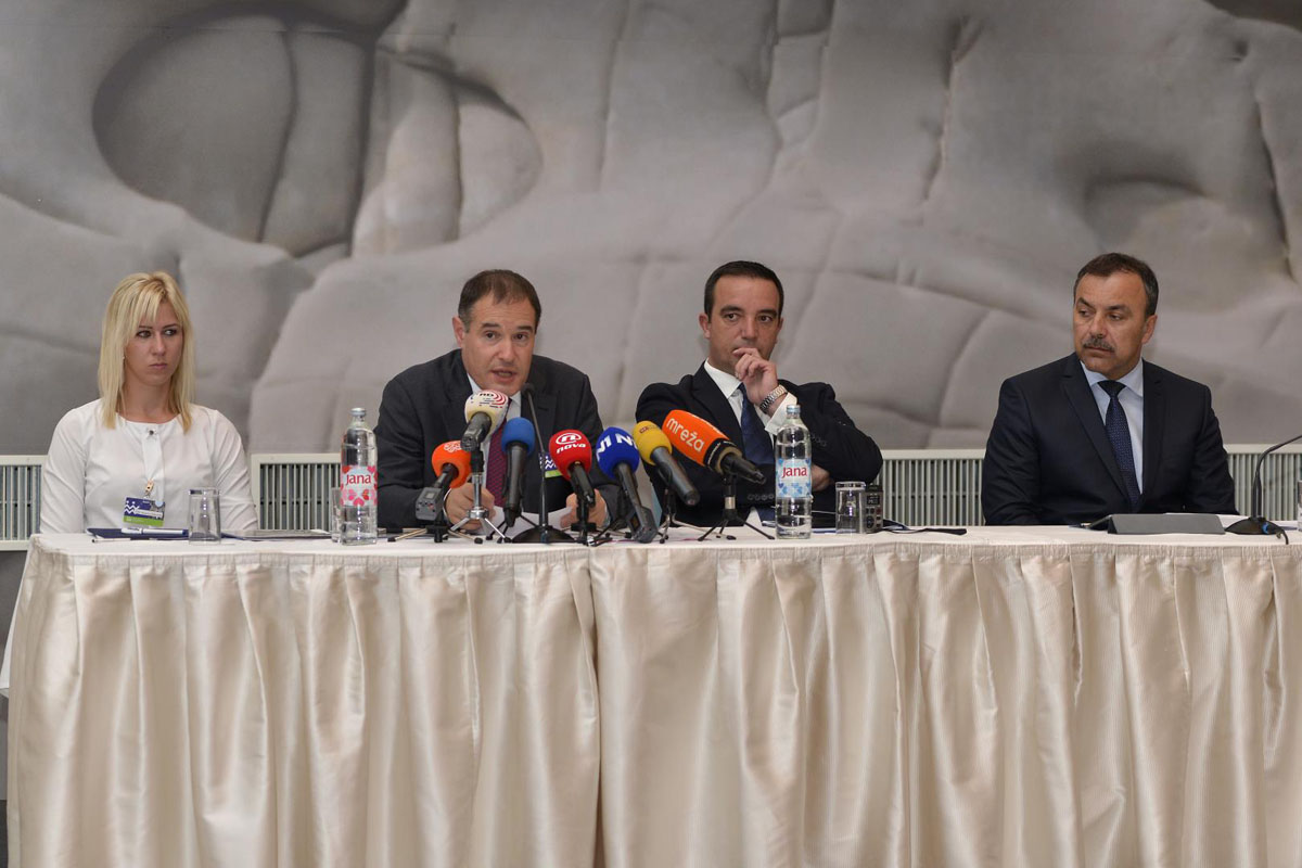 https://www.morh.hr/wp-content/gallery/tematski-sastanak-o-meduagencijskoj-suradnji-u-zastiti-granica/frontex_10102016_4.jpg