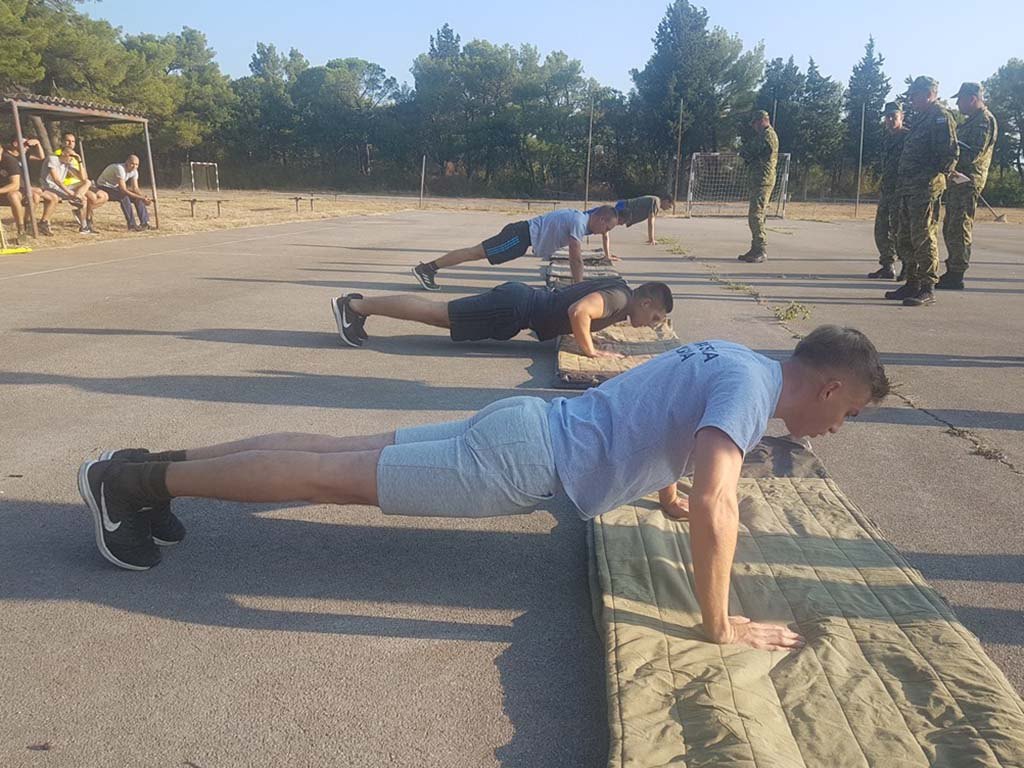 https://www.morh.hr/wp-content/gallery/testiranje-vojnika-hrz-a-za-upucivanje-na-izobrazbu-za-razvoj-voda/testiranje_hrz_izobrazba_za_razvoj_vodja_190719_02.jpg