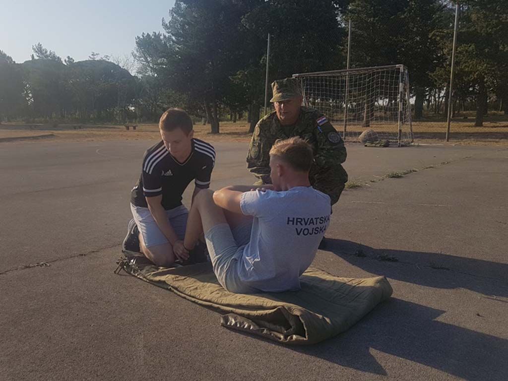 https://www.morh.hr/wp-content/gallery/testiranje-vojnika-hrz-a-za-upucivanje-na-izobrazbu-za-razvoj-voda/testiranje_hrz_izobrazba_za_razvoj_vodja_190719_03.jpg