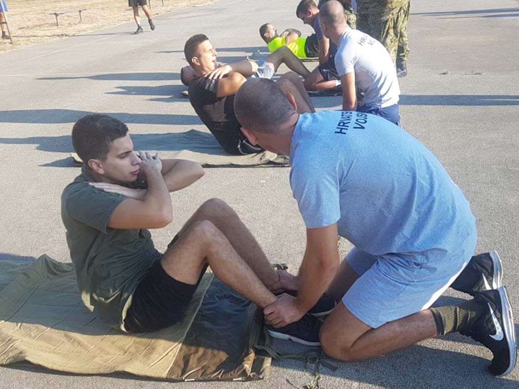 https://www.morh.hr/wp-content/gallery/testiranje-vojnika-hrz-a-za-upucivanje-na-izobrazbu-za-razvoj-voda/testiranje_hrz_izobrazba_za_razvoj_vodja_190719_04.jpg