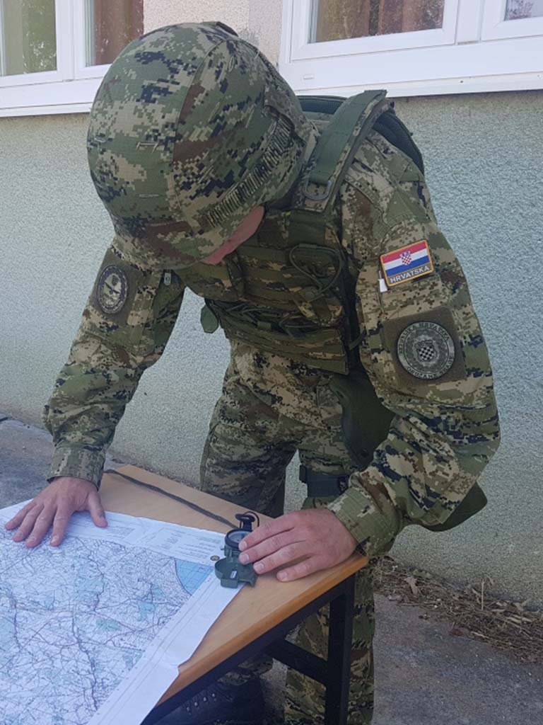 https://www.morh.hr/wp-content/gallery/testiranje-vojnika-hrz-a-za-upucivanje-na-izobrazbu-za-razvoj-voda/testiranje_hrz_izobrazba_za_razvoj_vodja_190719_07.jpg