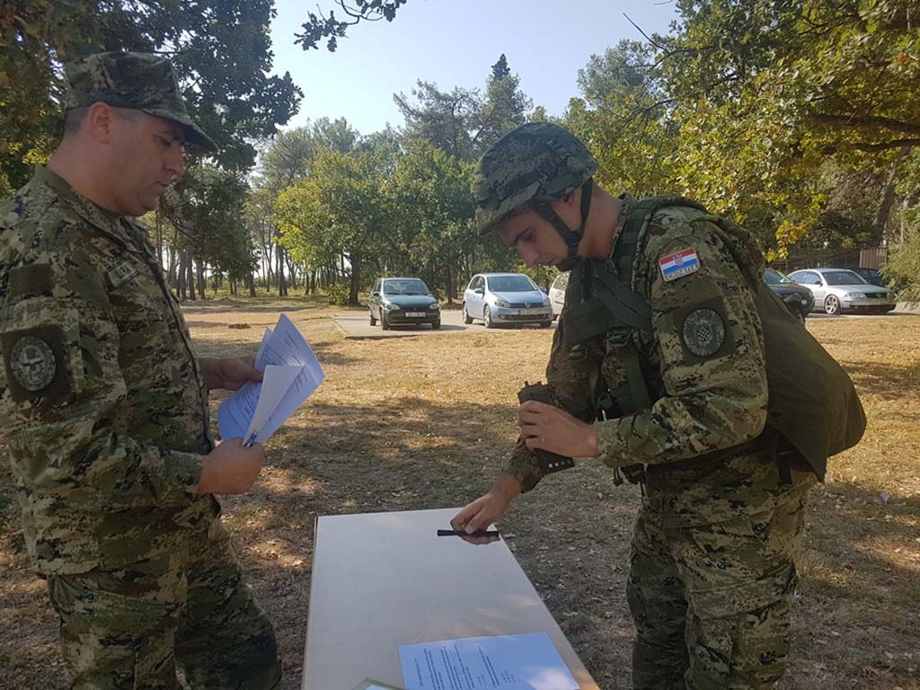 https://www.morh.hr/wp-content/gallery/testiranje-vojnika-hrz-a-za-upucivanje-na-izobrazbu-za-razvoj-voda/testiranje_hrz_izobrazba_za_razvoj_vodja_190719_08.jpg