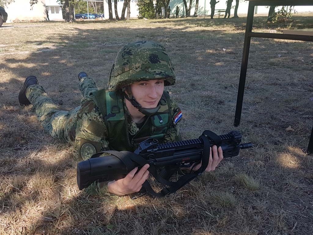 https://www.morh.hr/wp-content/gallery/testiranje-vojnika-hrz-a-za-upucivanje-na-izobrazbu-za-razvoj-voda/testiranje_hrz_izobrazba_za_razvoj_vodja_190719_09.jpg