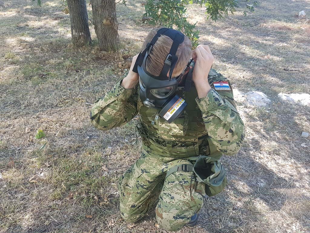 https://www.morh.hr/wp-content/gallery/testiranje-vojnika-hrz-a-za-upucivanje-na-izobrazbu-za-razvoj-voda/testiranje_hrz_izobrazba_za_razvoj_vodja_190719_13.jpg