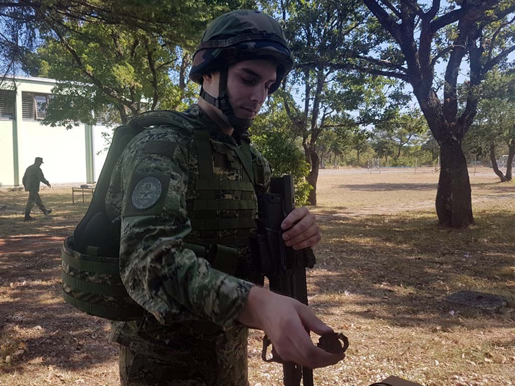 https://www.morh.hr/wp-content/gallery/testiranje-vojnika-hrz-a-za-upucivanje-na-izobrazbu-za-razvoj-voda/testiranje_hrz_izobrazba_za_razvoj_vodja_190719_15.jpg