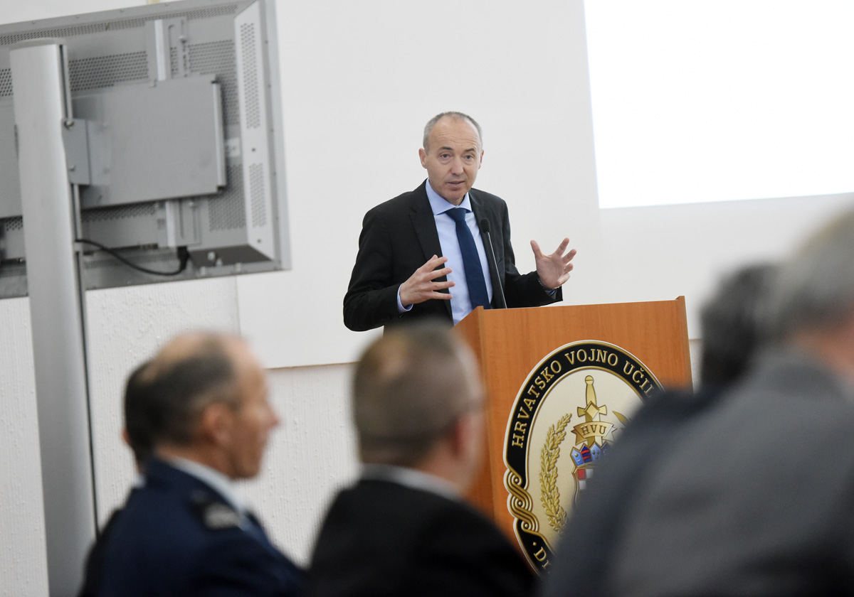 https://www.morh.hr/wp-content/gallery/treci-prijedlog-nacrta-strategije-nacionalne-sigurnosti/hvu_strategija_25042017_01.jpg