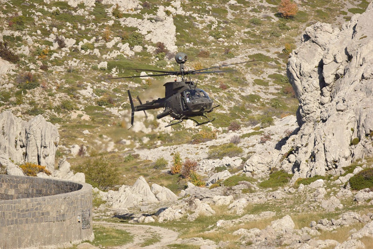 https://www.morh.hr/wp-content/gallery/trenazni-letovi-posada-kiowa-na-velebitu/trenazni_letovi_oh-58d_kiowa_warrior_17102019_03.jpg