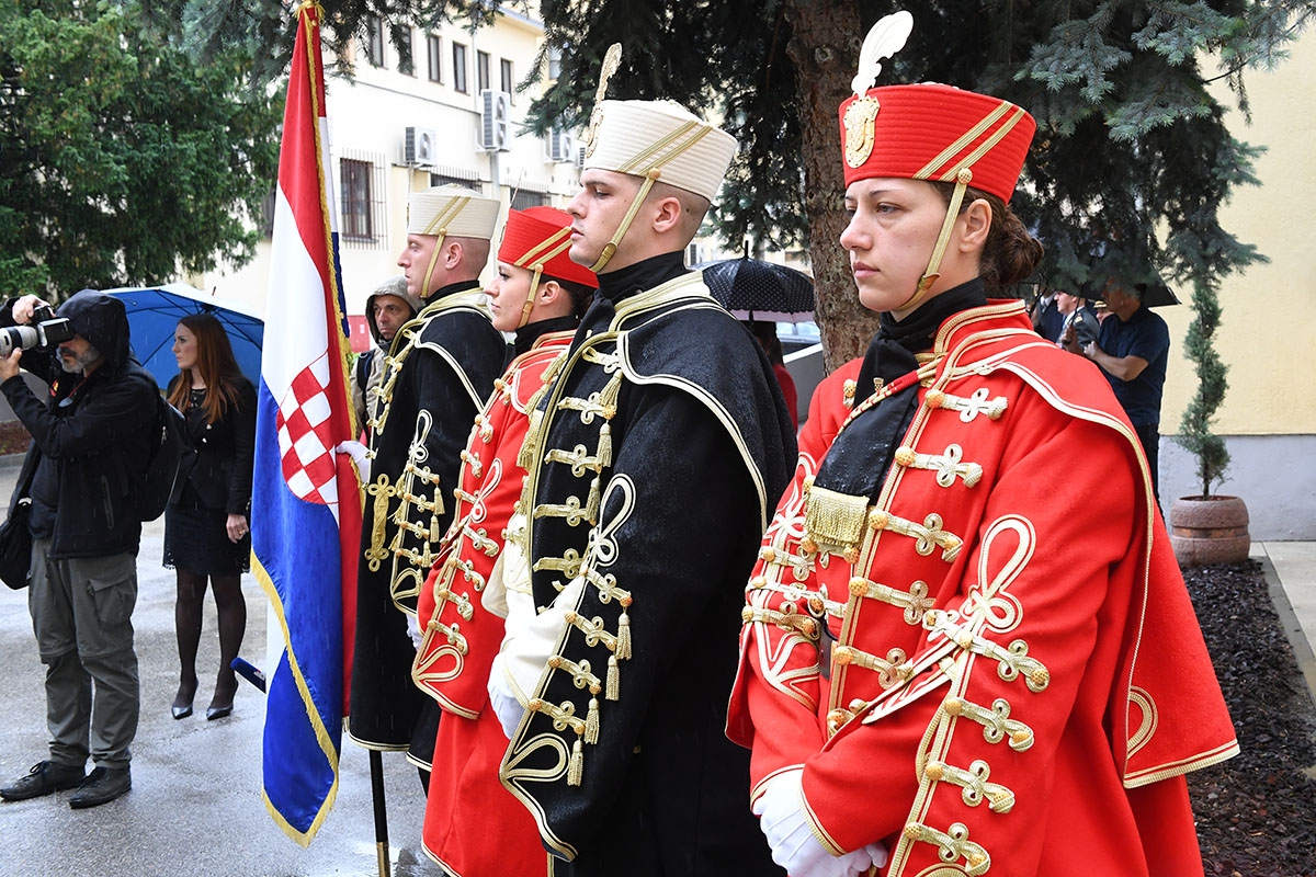 https://www.morh.hr/wp-content/gallery/trg-hrvatske-vojske-i-prilaz-zbora-narodne-garde-u-morh-u/obiljezavanje_28_obljetnice_hv_27052019_10.jpg