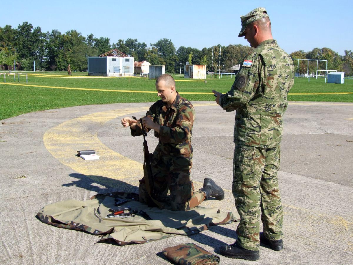 https://www.morh.hr/wp-content/gallery/trinaesti-narastaj-rocnika-zavrsio-temeljnu-vojnu-obuku/obuka_03102014_6.jpg