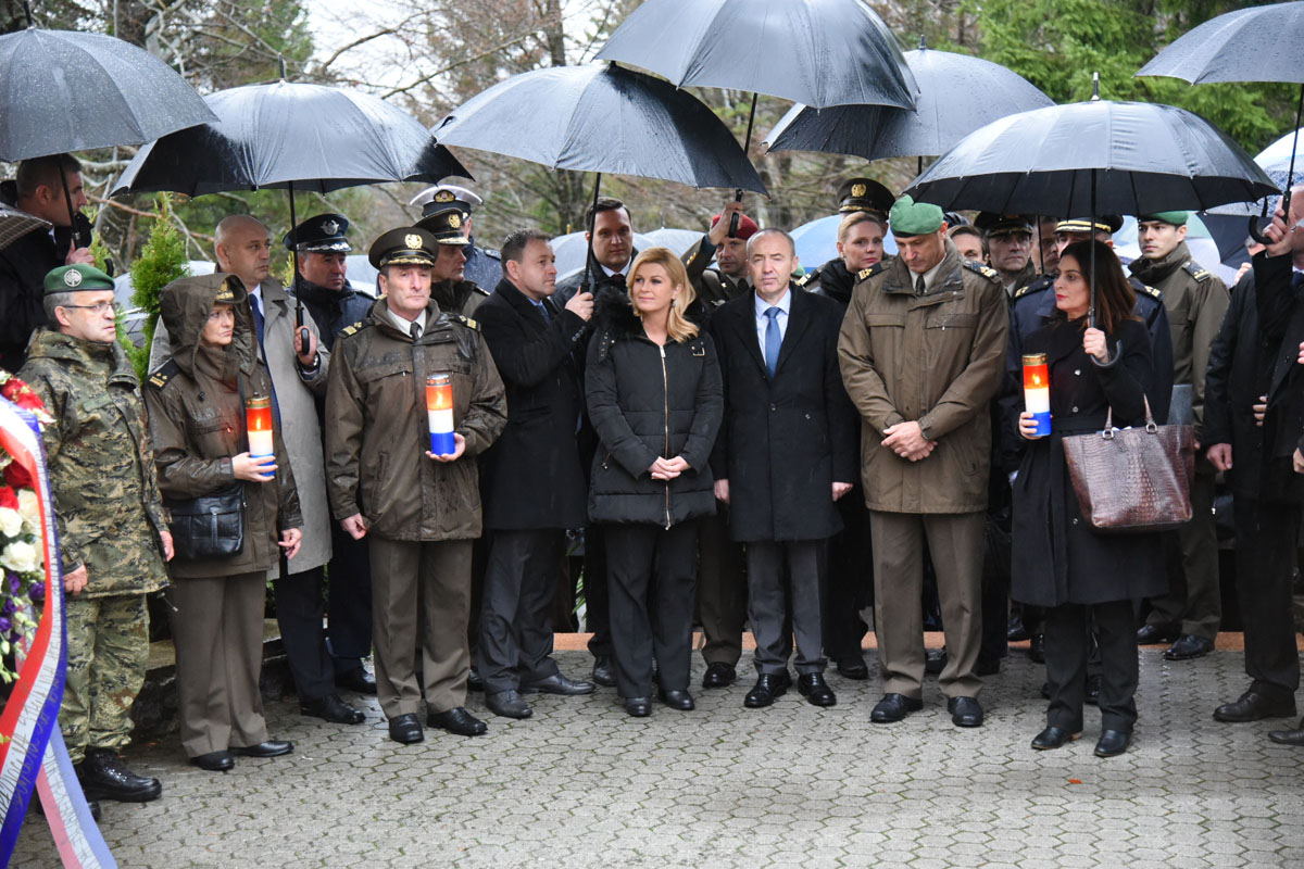 https://www.morh.hr/wp-content/gallery/u-delnicama-obiljezen-spomen-dan-na-poginule-pripadnike-zss-a-2/027_dsc_4670.jpg