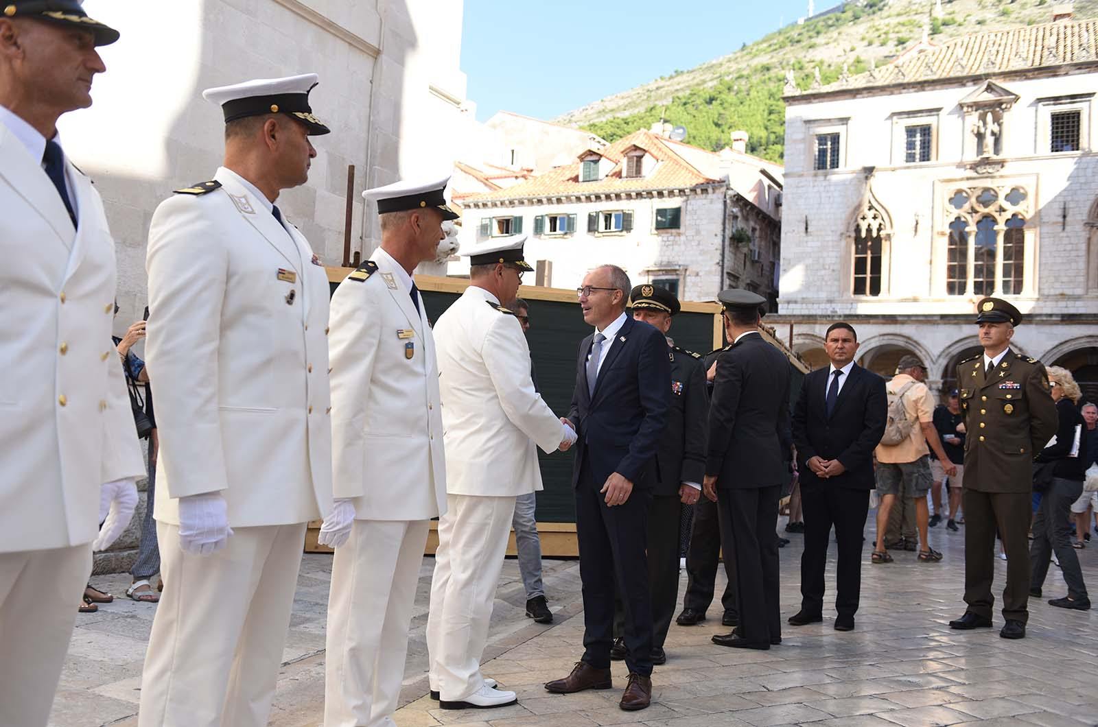 https://www.morh.hr/wp-content/gallery/u-dubrovniku-svecano-obiljezena-28-obljetnica-hrvatske-ratne-mornarice/28_obljetnica_hrm_dubrovnik_190719_03.jpg