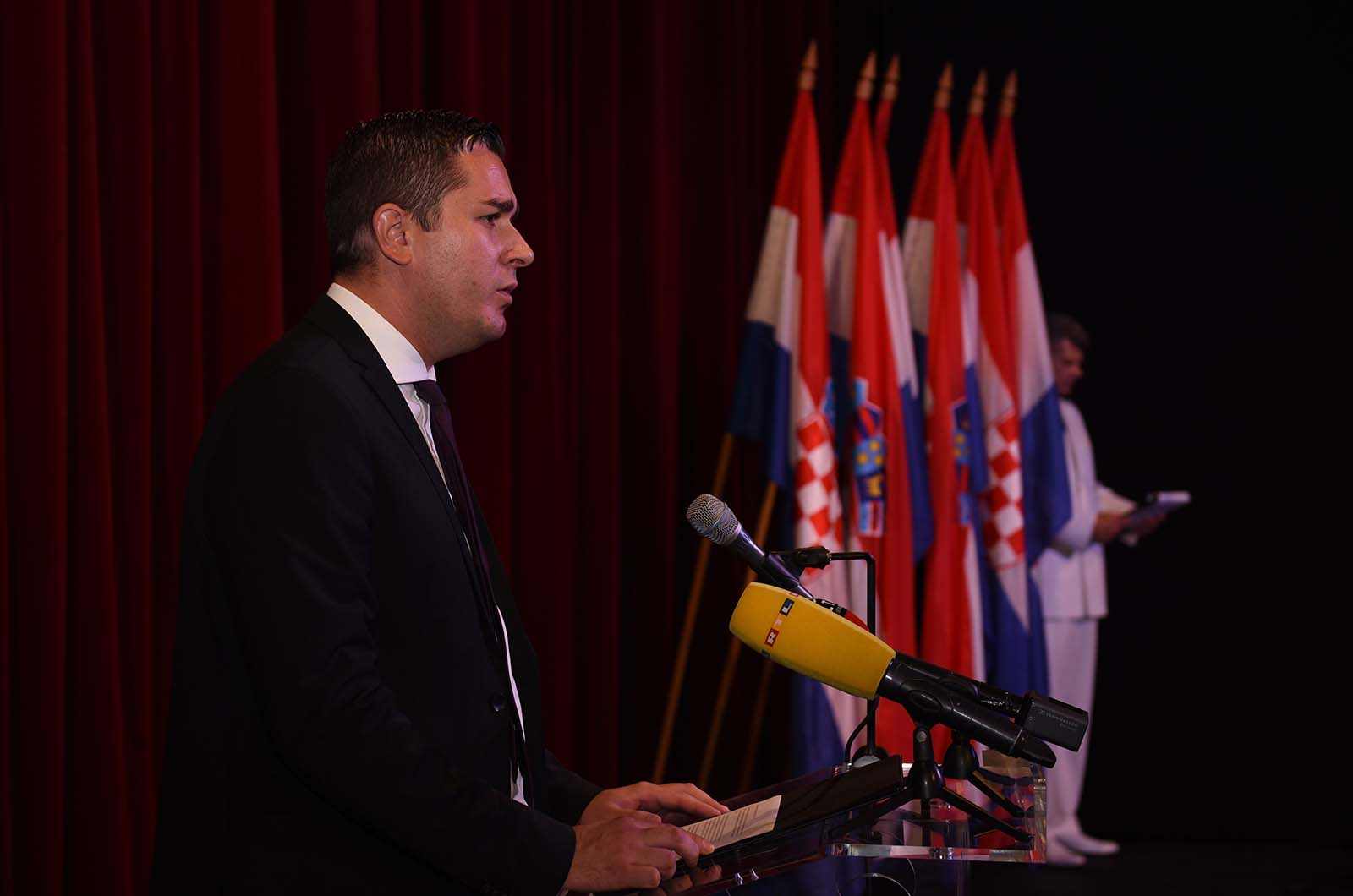 https://www.morh.hr/wp-content/gallery/u-dubrovniku-svecano-obiljezena-28-obljetnica-hrvatske-ratne-mornarice/28_obljetnica_hrm_dubrovnik_190719_10.jpg