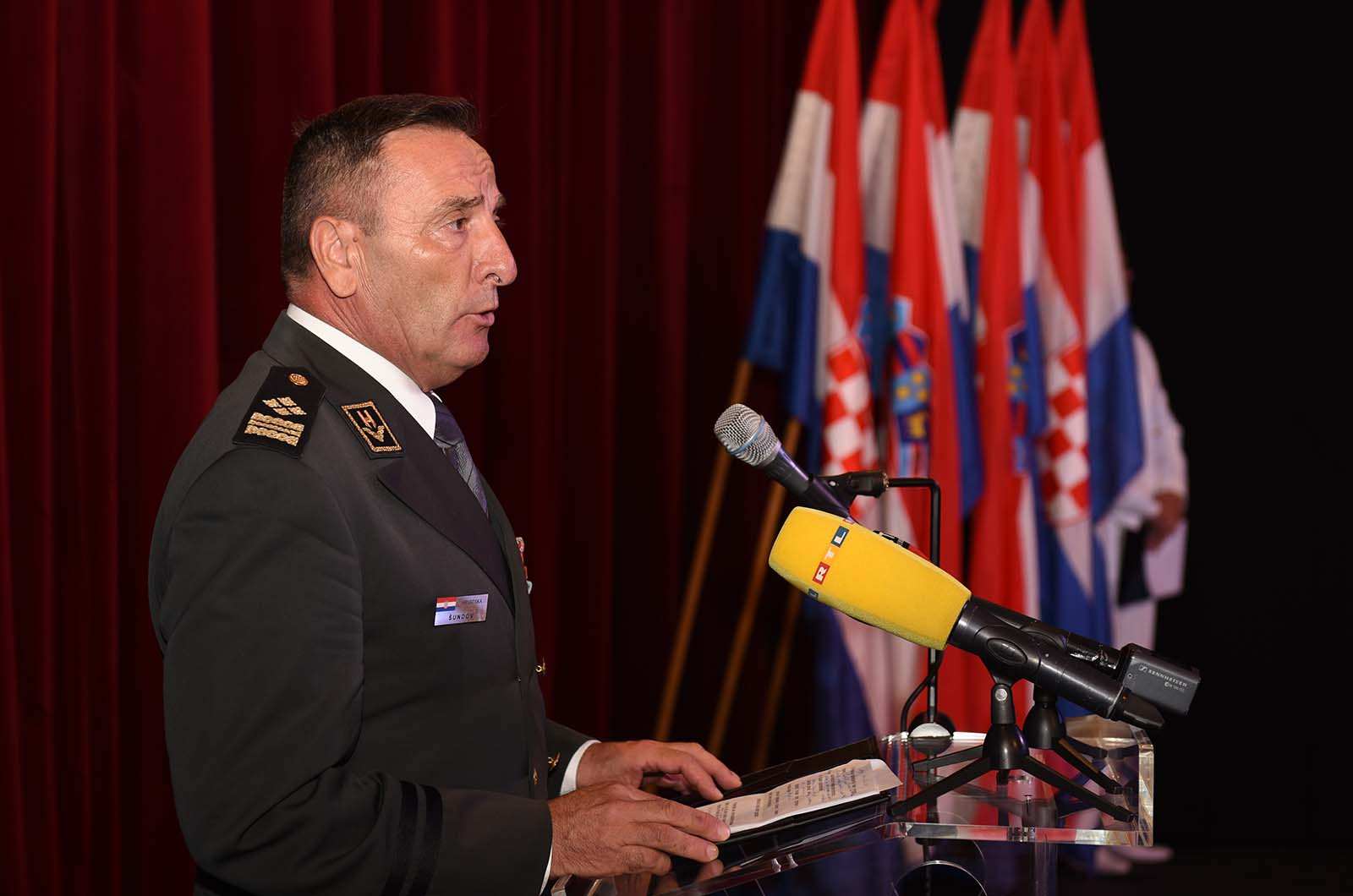 https://www.morh.hr/wp-content/gallery/u-dubrovniku-svecano-obiljezena-28-obljetnica-hrvatske-ratne-mornarice/28_obljetnica_hrm_dubrovnik_190719_12.jpg