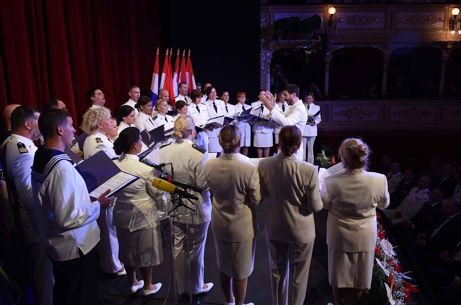 https://www.morh.hr/wp-content/gallery/u-dubrovniku-svecano-obiljezena-28-obljetnica-hrvatske-ratne-mornarice/28_obljetnica_hrm_dubrovnik_190719_13.jpg