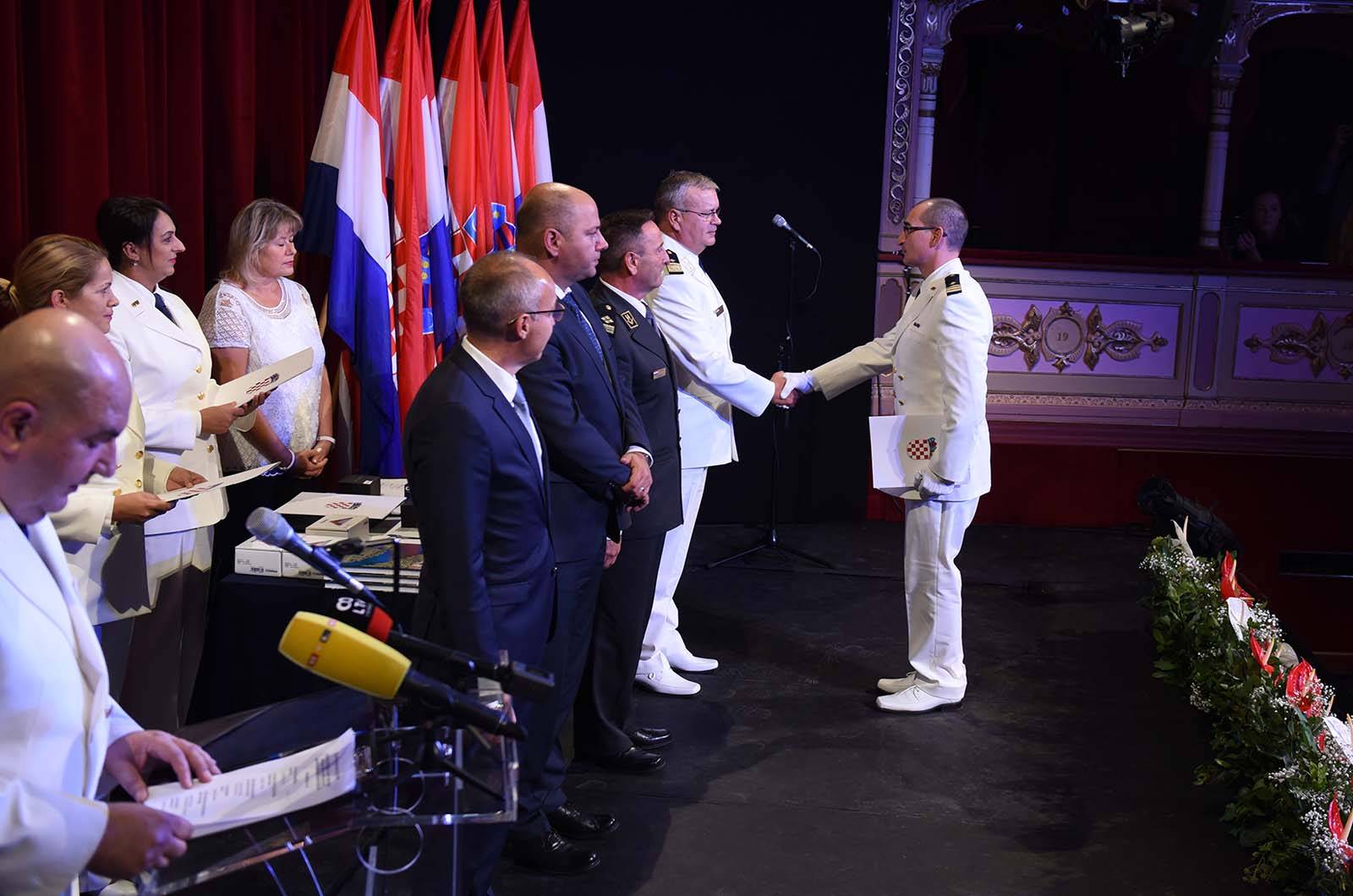 https://www.morh.hr/wp-content/gallery/u-dubrovniku-svecano-obiljezena-28-obljetnica-hrvatske-ratne-mornarice/28_obljetnica_hrm_dubrovnik_190719_17.jpg