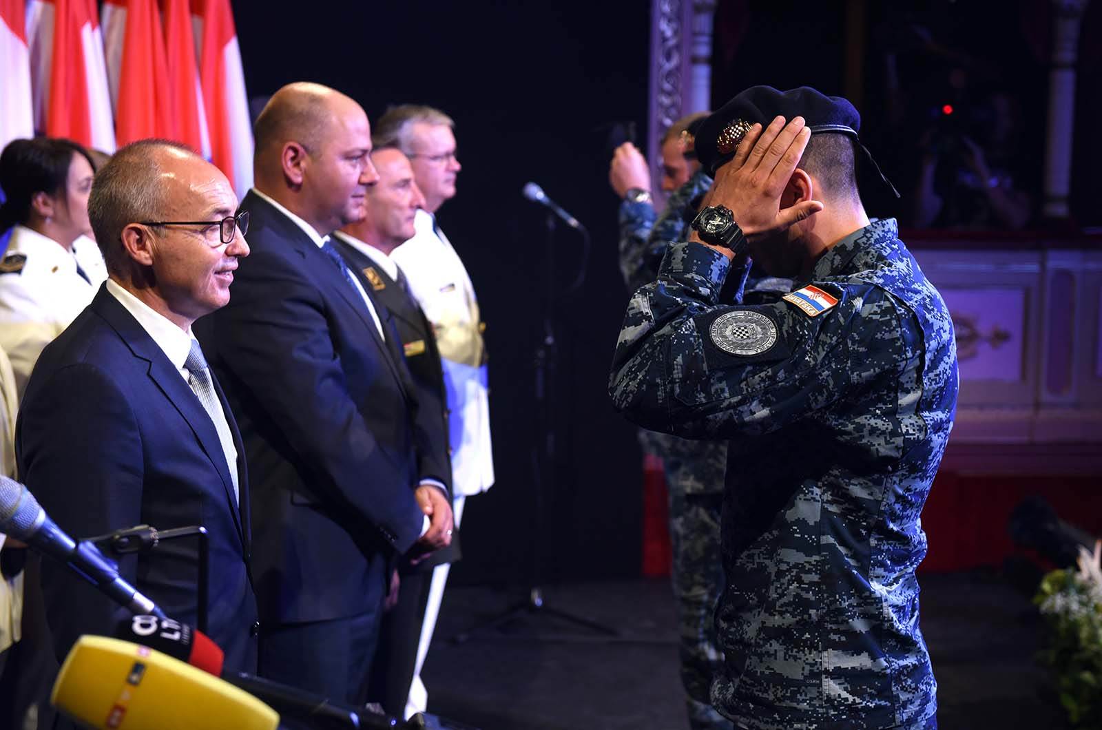 https://www.morh.hr/wp-content/gallery/u-dubrovniku-svecano-obiljezena-28-obljetnica-hrvatske-ratne-mornarice/28_obljetnica_hrm_dubrovnik_190719_20.jpg