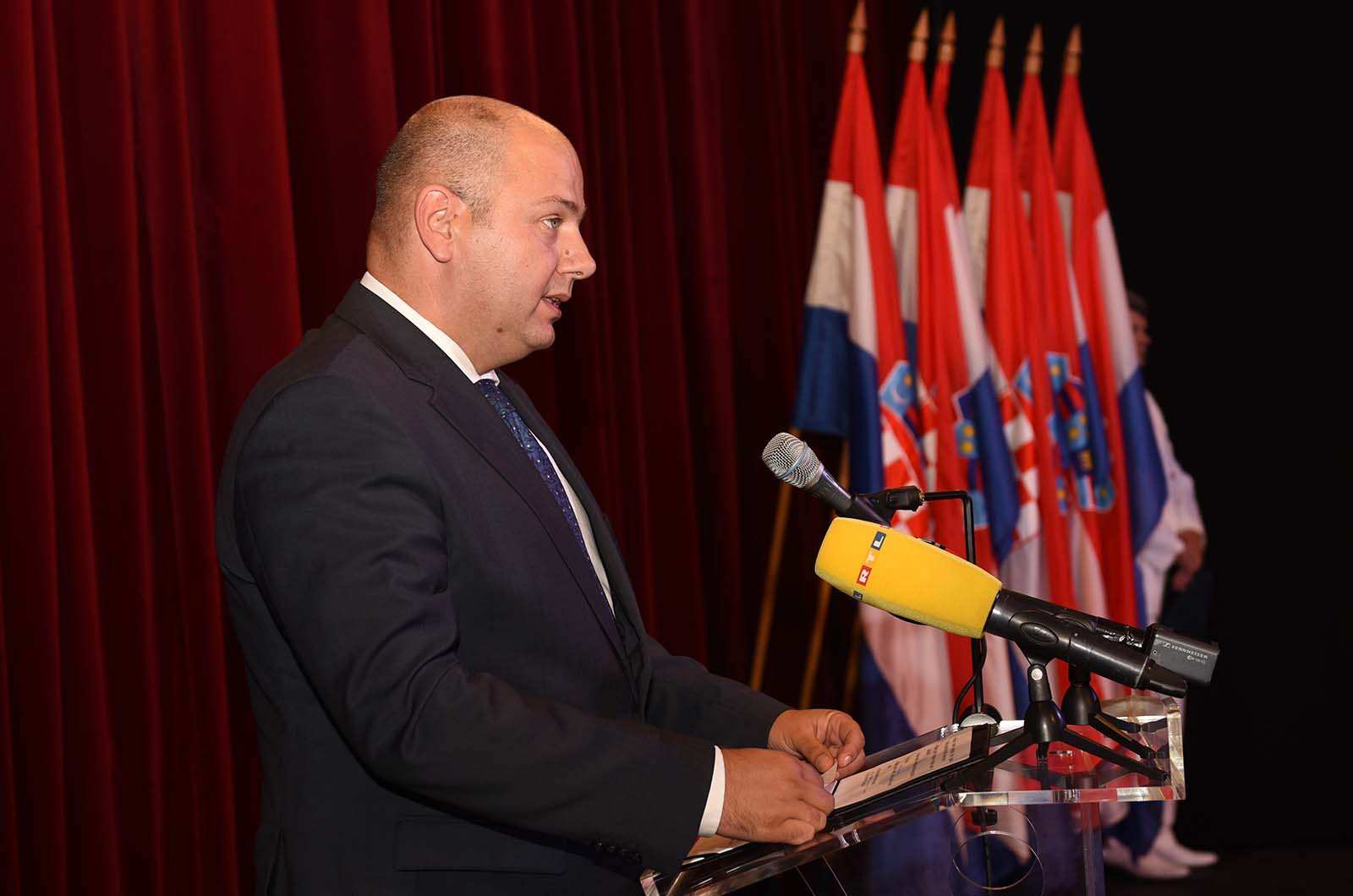 https://www.morh.hr/wp-content/gallery/u-dubrovniku-svecano-obiljezena-28-obljetnica-hrvatske-ratne-mornarice/28_obljetnica_hrm_dubrovnik_190719_24.jpg