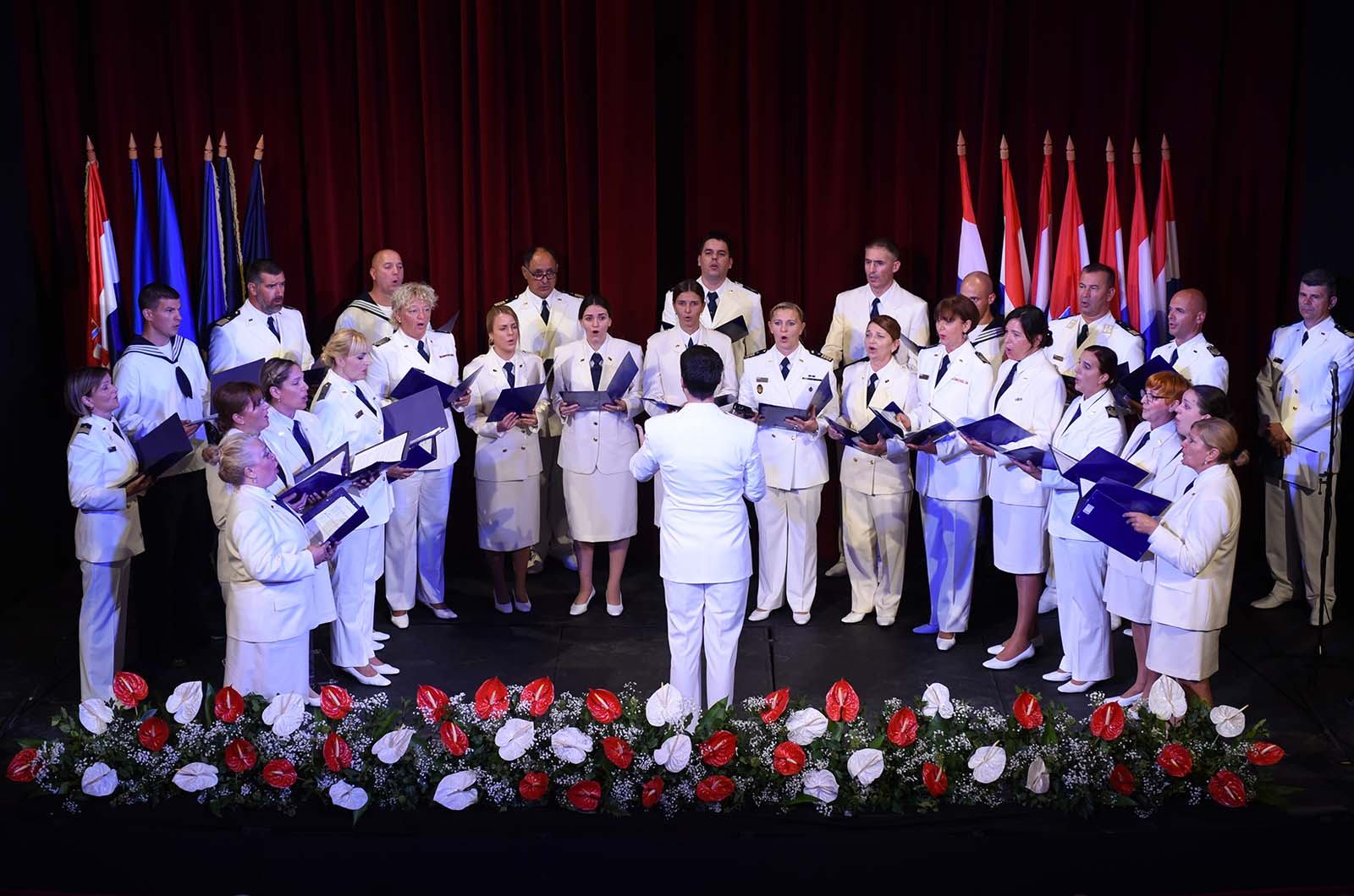 https://www.morh.hr/wp-content/gallery/u-dubrovniku-svecano-obiljezena-28-obljetnica-hrvatske-ratne-mornarice/28_obljetnica_hrm_dubrovnik_190719_29.jpg