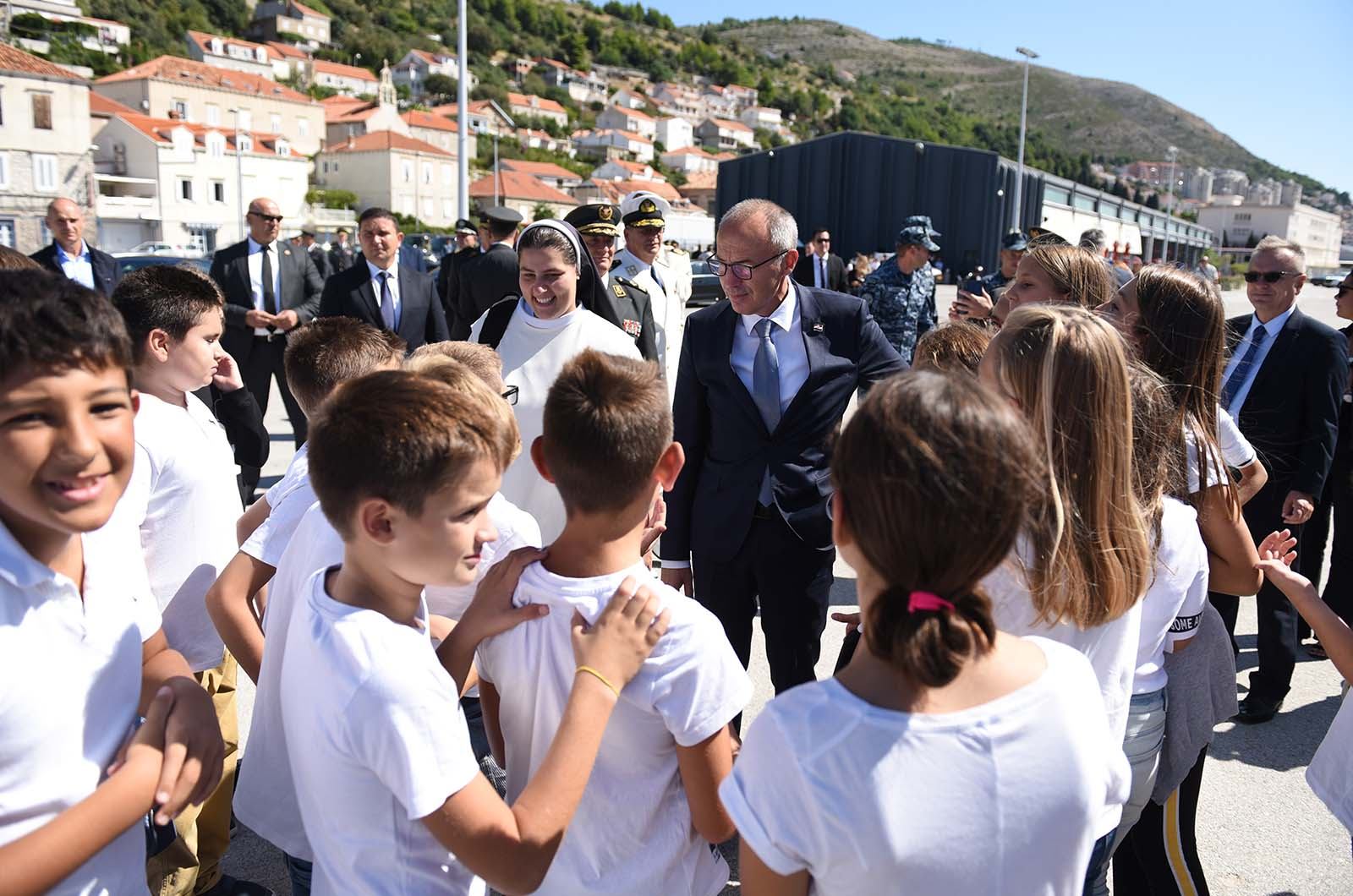 https://www.morh.hr/wp-content/gallery/u-dubrovniku-svecano-obiljezena-28-obljetnica-hrvatske-ratne-mornarice/28_obljetnica_hrm_dubrovnik_190719_30.jpg