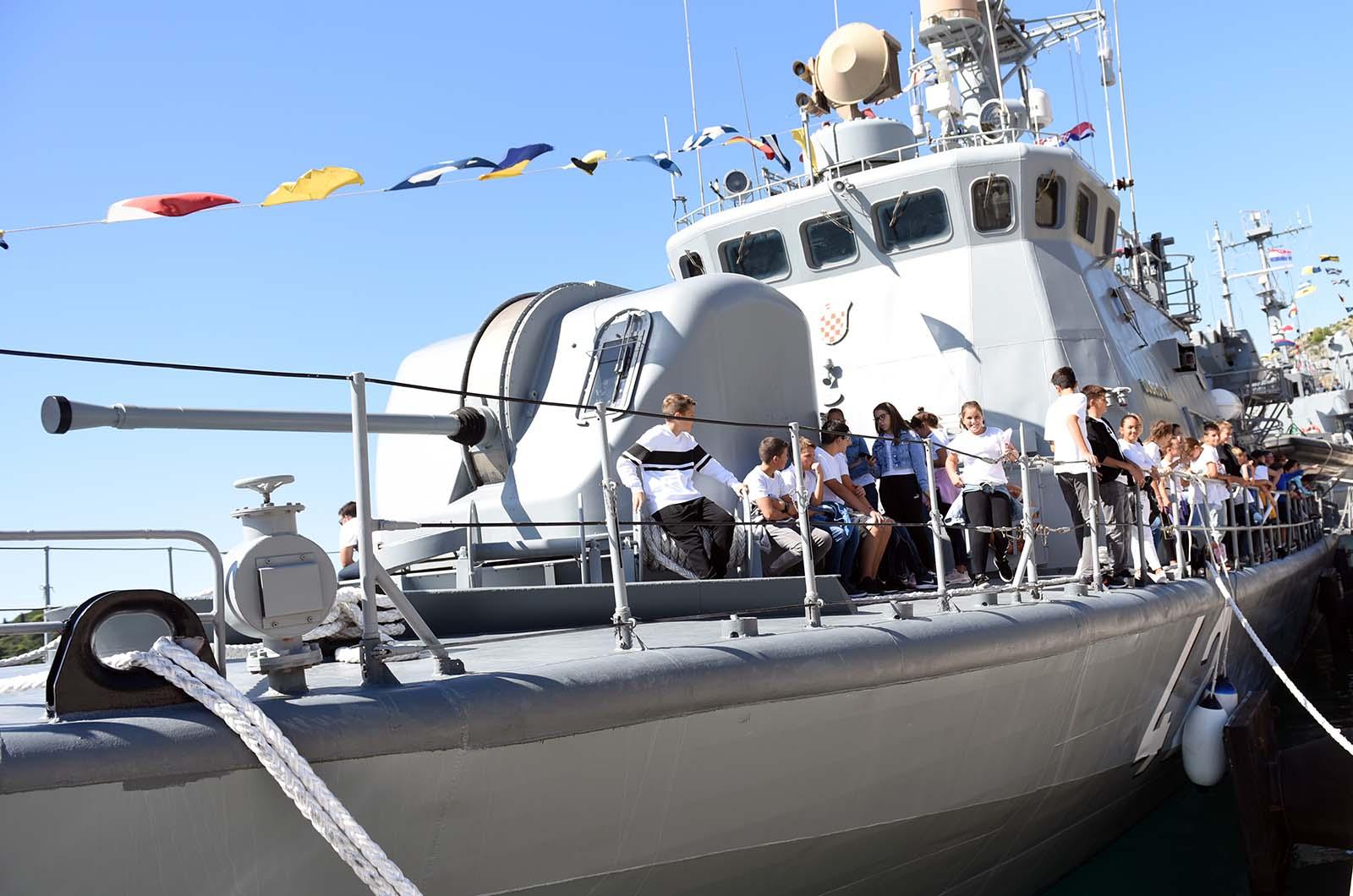 https://www.morh.hr/wp-content/gallery/u-dubrovniku-svecano-obiljezena-28-obljetnica-hrvatske-ratne-mornarice/28_obljetnica_hrm_dubrovnik_190719_31.jpg