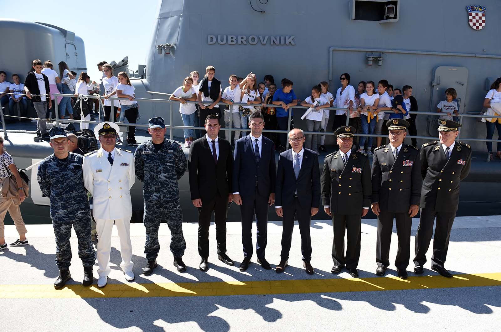 https://www.morh.hr/wp-content/gallery/u-dubrovniku-svecano-obiljezena-28-obljetnica-hrvatske-ratne-mornarice/28_obljetnica_hrm_dubrovnik_190719_32.jpg