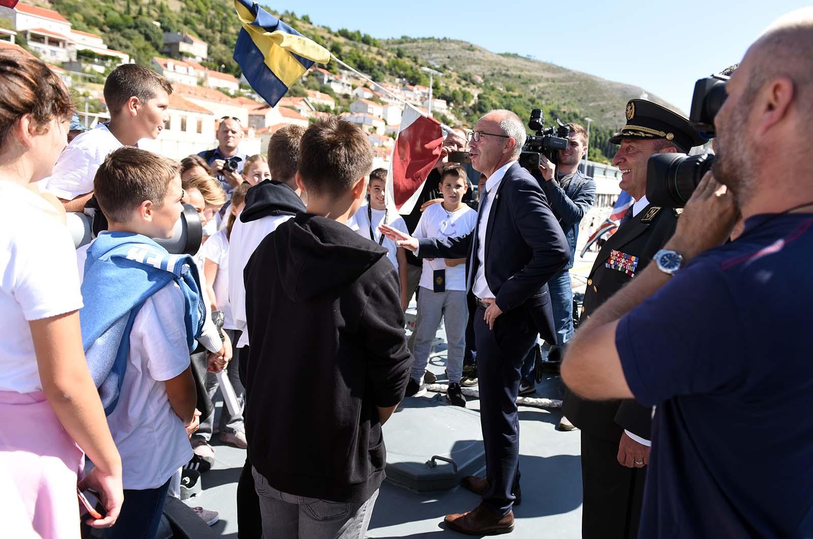 https://www.morh.hr/wp-content/gallery/u-dubrovniku-svecano-obiljezena-28-obljetnica-hrvatske-ratne-mornarice/28_obljetnica_hrm_dubrovnik_190719_34.jpg