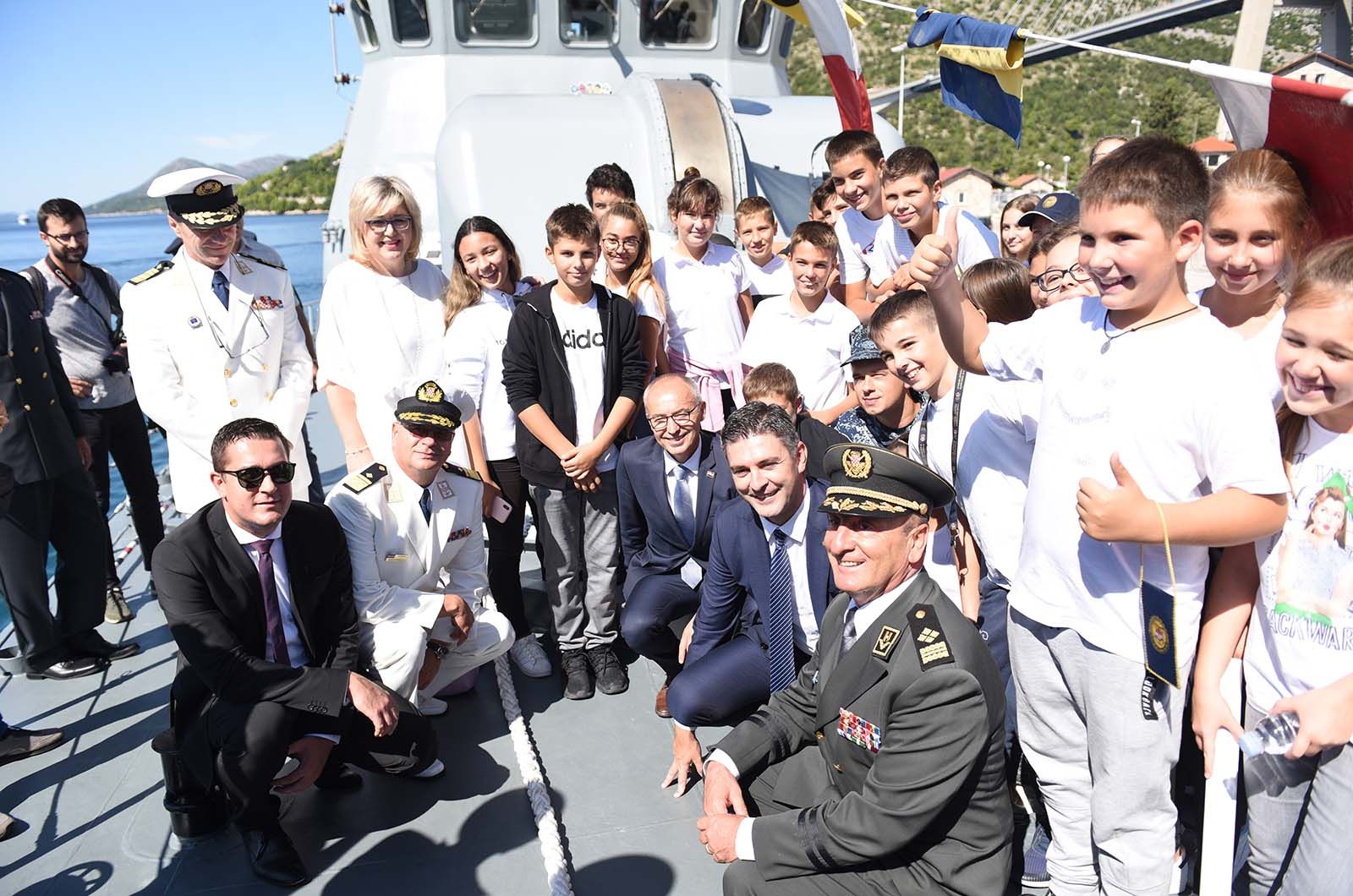 https://www.morh.hr/wp-content/gallery/u-dubrovniku-svecano-obiljezena-28-obljetnica-hrvatske-ratne-mornarice/28_obljetnica_hrm_dubrovnik_190719_35.jpg