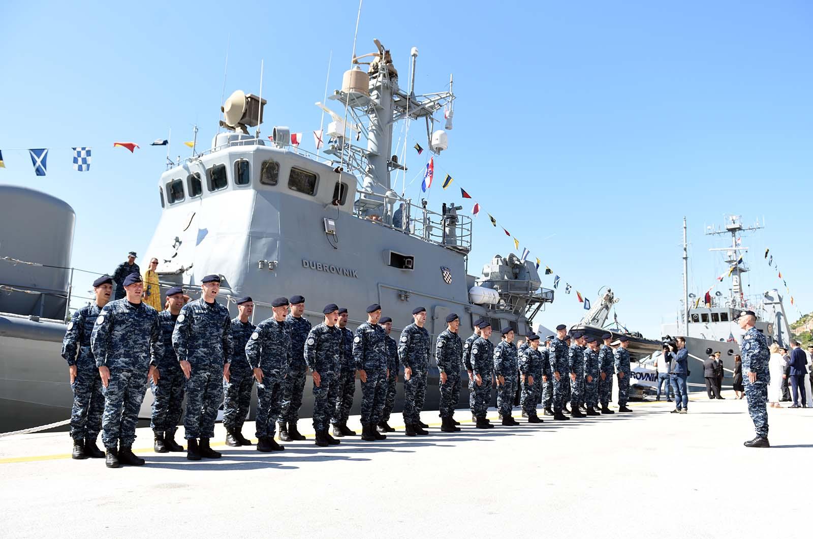 https://www.morh.hr/wp-content/gallery/u-dubrovniku-svecano-obiljezena-28-obljetnica-hrvatske-ratne-mornarice/28_obljetnica_hrm_dubrovnik_190719_39.jpg