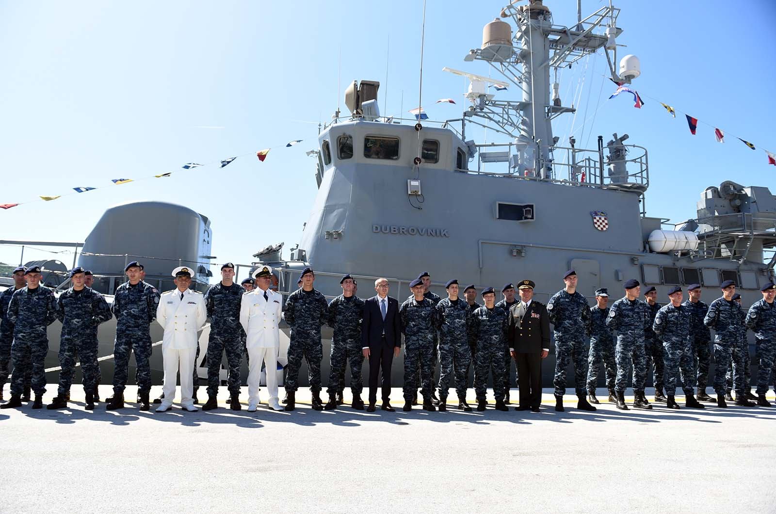 https://www.morh.hr/wp-content/gallery/u-dubrovniku-svecano-obiljezena-28-obljetnica-hrvatske-ratne-mornarice/28_obljetnica_hrm_dubrovnik_190719_42.jpg