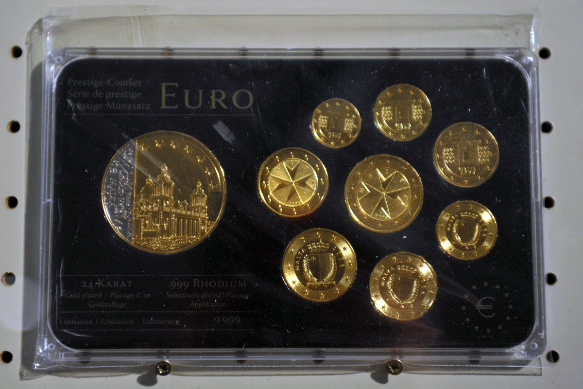 https://www.morh.hr/wp-content/gallery/u-galeriji-zvonimir-otvorena-filatelistika-izloba-hrvatska-i-europska-unija/izl_20110505_04.jpg
