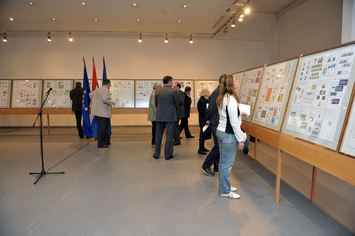 https://www.morh.hr/wp-content/gallery/u-galeriji-zvonimir-otvorena-filatelistika-izloba-hrvatska-i-europska-unija/izl_20110505_05.jpg