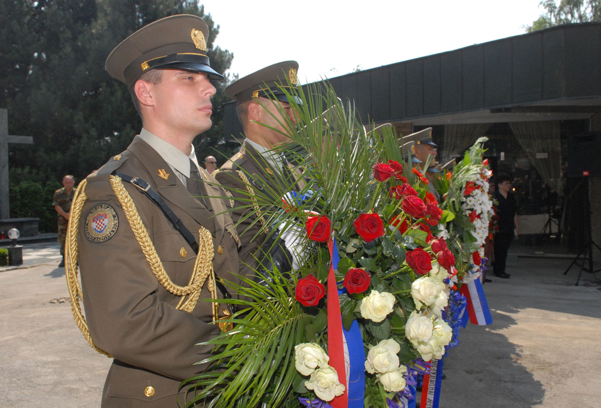 https://www.morh.hr/wp-content/gallery/u-krapini-pokopan-nadnarednik-vladimir-vincelj/krapina_20100702_10.jpg
