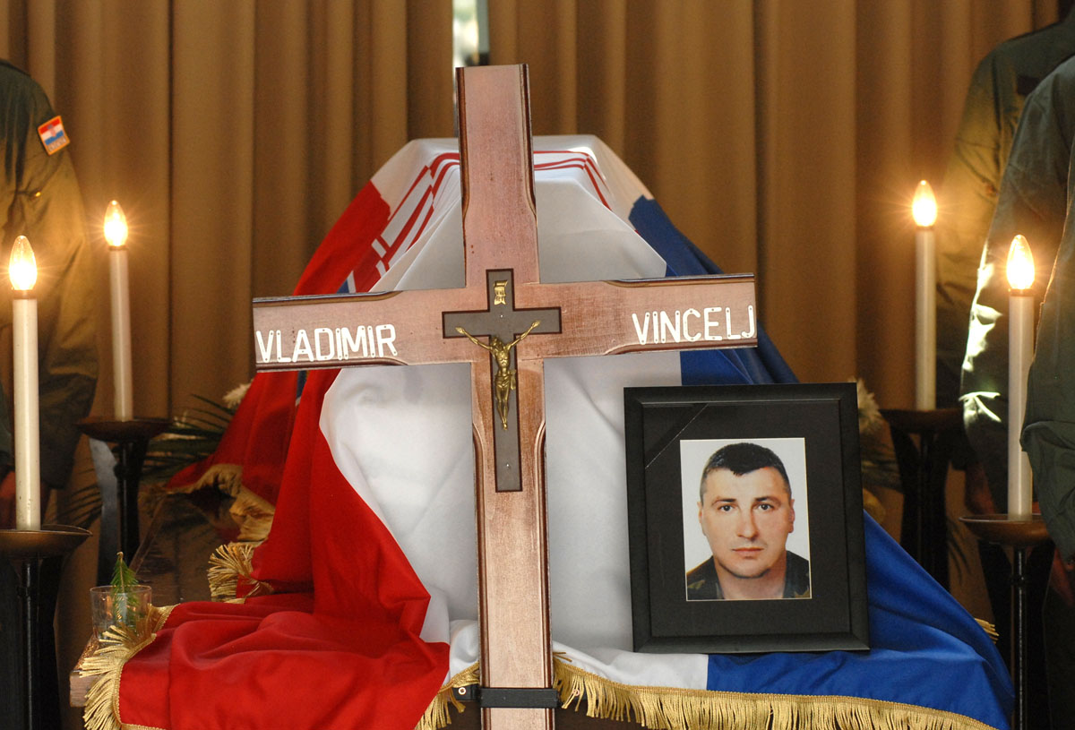 https://www.morh.hr/wp-content/gallery/u-krapini-pokopan-nadnarednik-vladimir-vincelj/krapina_20100702_14.jpg