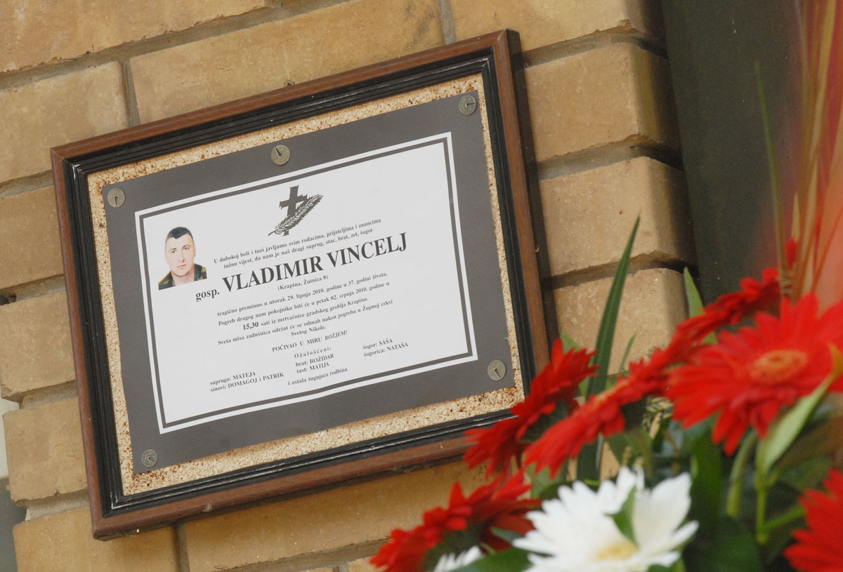 https://www.morh.hr/wp-content/gallery/u-krapini-pokopan-nadnarednik-vladimir-vincelj/krapina_20100702_15.jpg