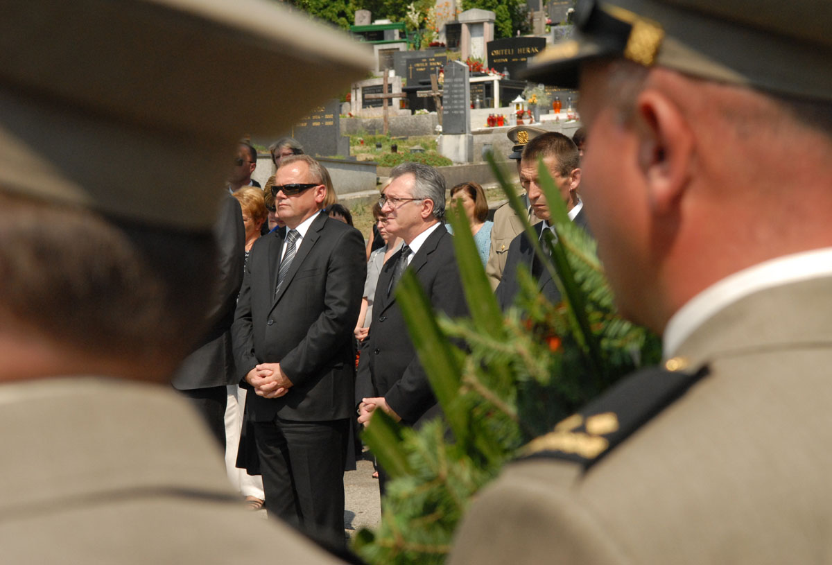 https://www.morh.hr/wp-content/gallery/u-krapini-pokopan-nadnarednik-vladimir-vincelj/krapina_20100702_5.jpg