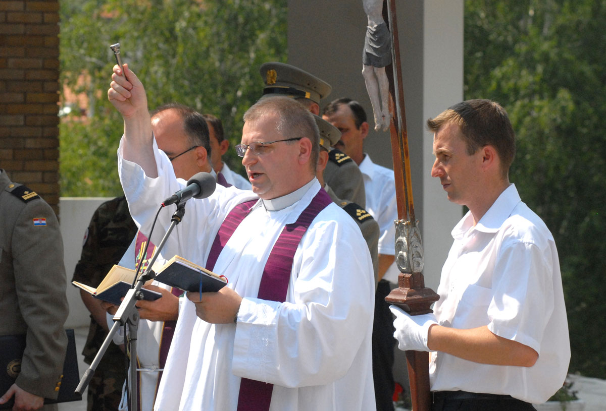 https://www.morh.hr/wp-content/gallery/u-krapini-pokopan-nadnarednik-vladimir-vincelj/krapina_20100702_7.jpg