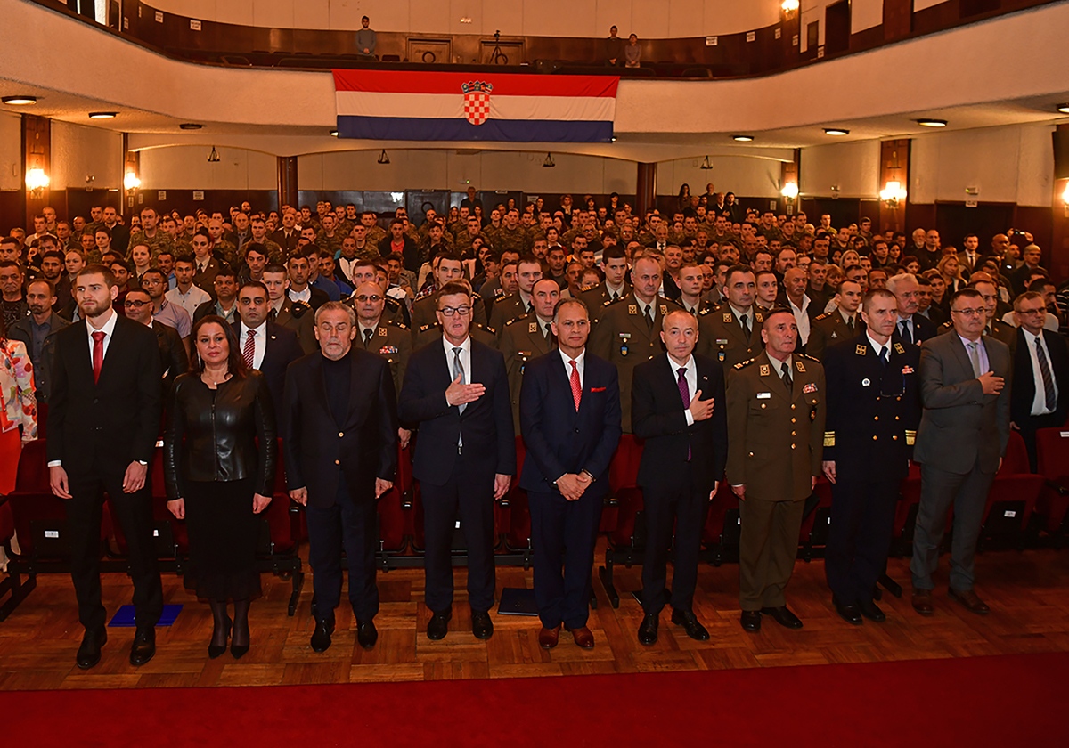https://www.morh.hr/wp-content/gallery/u-morh-u-odrzana-promocija-monografije-o-romima-u-domovinskom-ratu/wil_2361.jpg