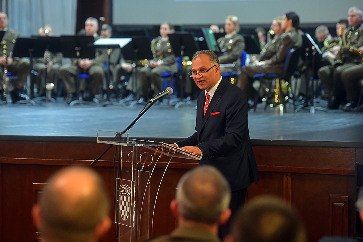 https://www.morh.hr/wp-content/gallery/u-morh-u-odrzana-promocija-monografije-o-romima-u-domovinskom-ratu/wil_2466.jpg